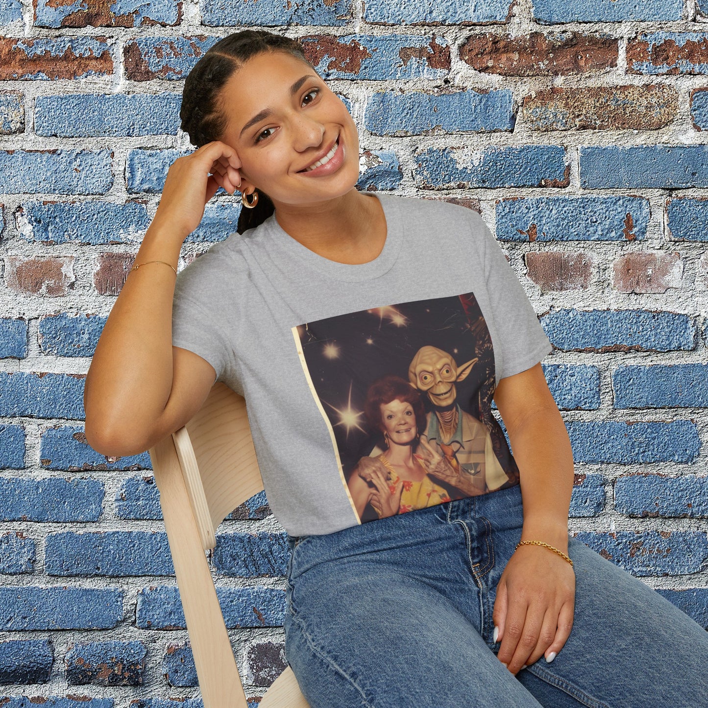 alien love connection space art t shirt