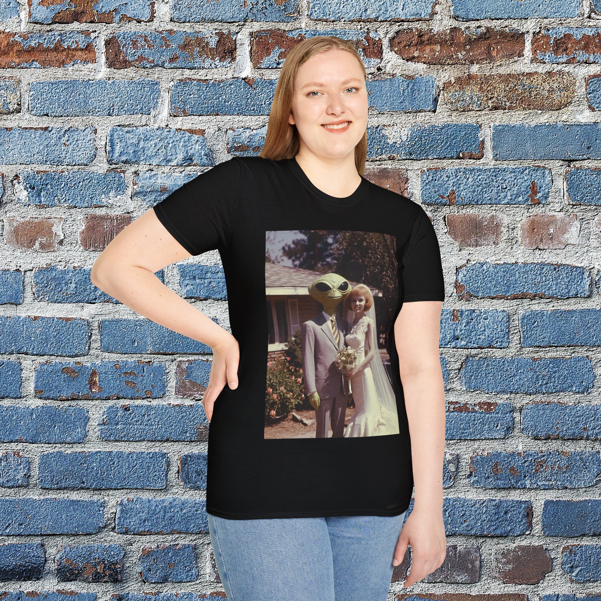 alien love connection space art t shirt