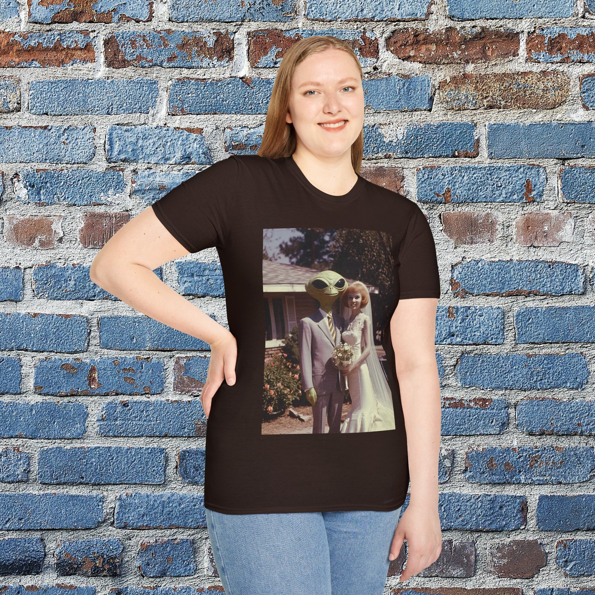 alien love connection space art t shirt