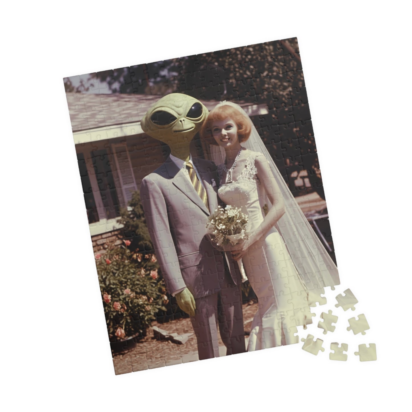 Alien Love Connections Puzzle - Couple #5 (1014, 520, or 252 pcs)