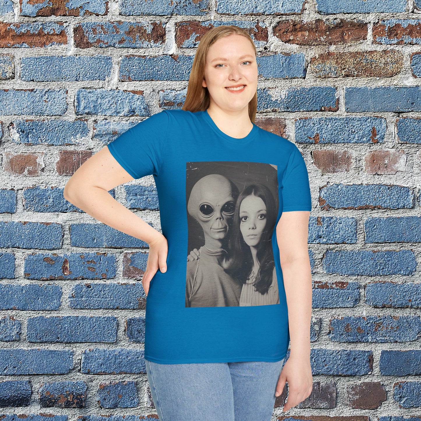 alien love connection space art t shirt